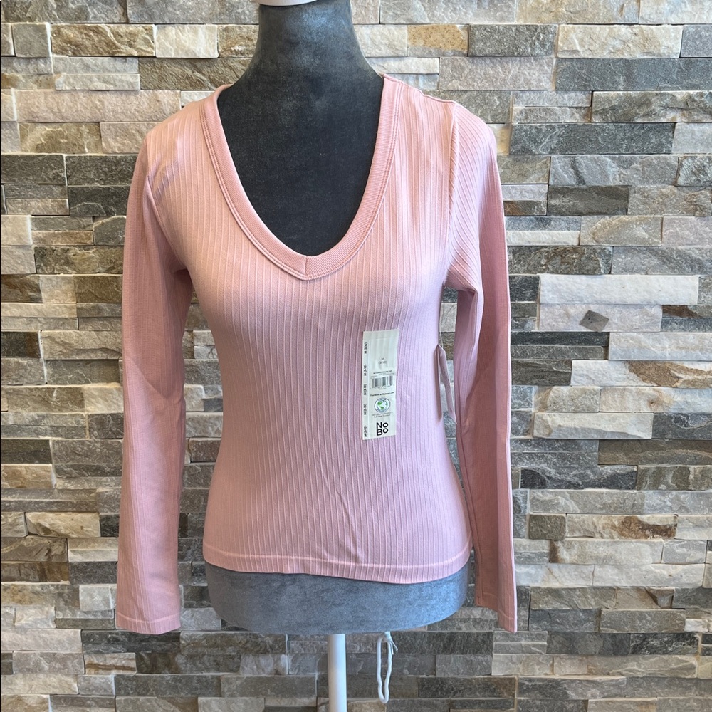 NOBO Rose Ribbed V-Neck Top